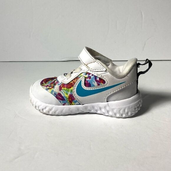 Nike Revolution 5 Fable Size 4C CW1605-100 - Picture 6 of 9